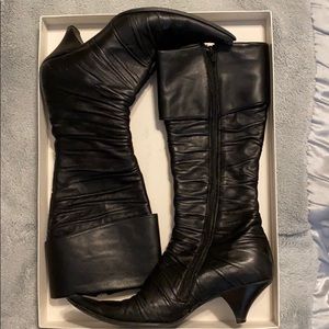 Vogue Black leather boots made in Italy